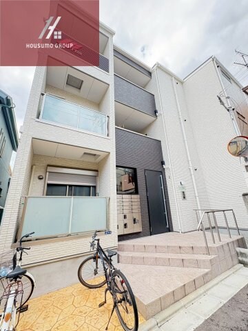 物件外観写真1　(外観は落ち着いています)