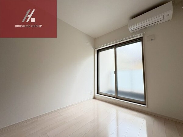 洋室(落ち着いた色調の洋室です)