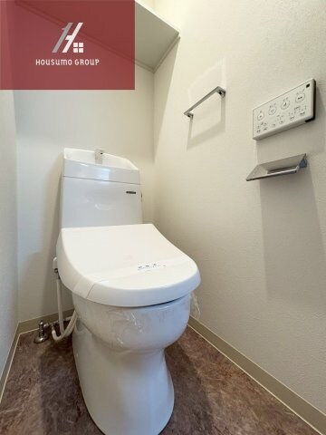 物件内観写真10　(落ち着いた色調のトイレです)