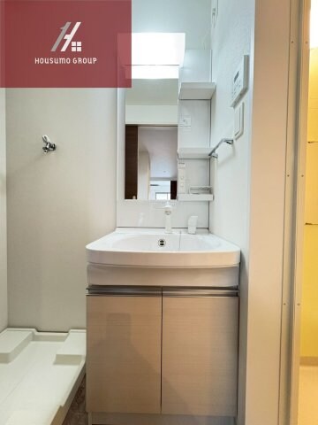 物件内観写真16　(朝の身支度には欠かせない独立洗面化粧台)