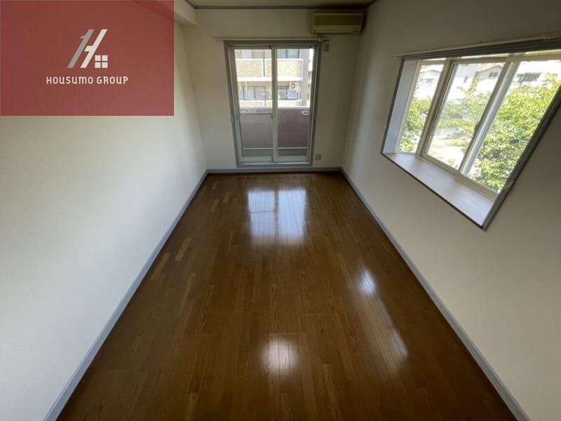 物件内観写真4　(使いやすい居間です)