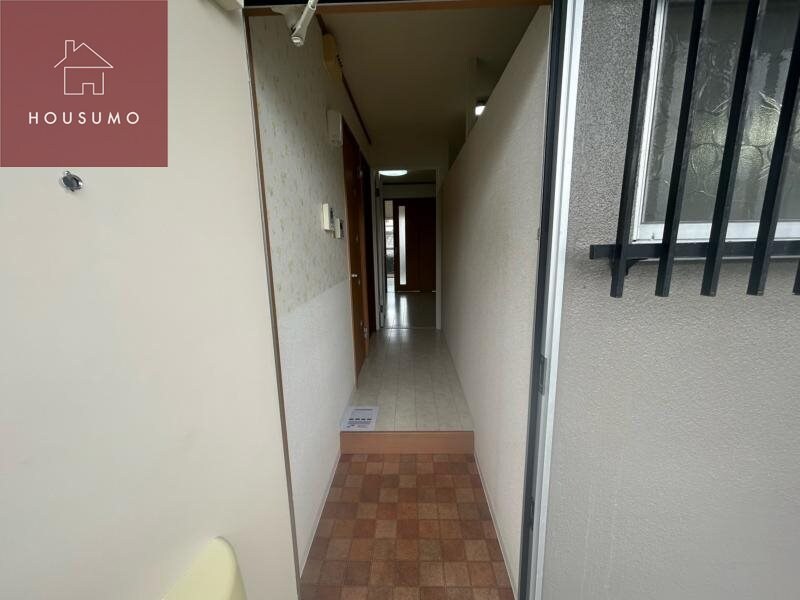 物件内観写真9　(ゆったりとした玄関です)