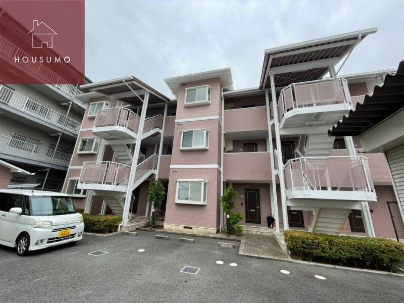 物件外観写真3　(外観は落ち着いています)