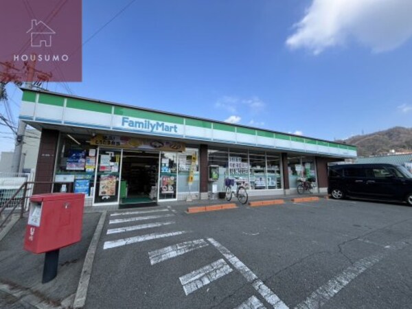 周辺環境(ファミリーマート　法善寺駅東店 779m)