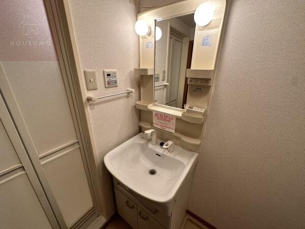 独立洗面台(朝の支度にも助かる、独立の洗髪洗面化粧台)