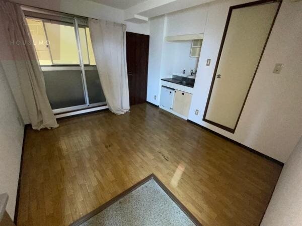 物件内観写真10　(ゆったりとした玄関です)