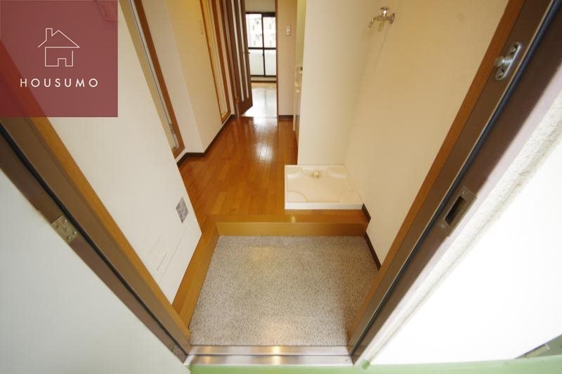 物件内観写真11　(ゆったりとした玄関です)