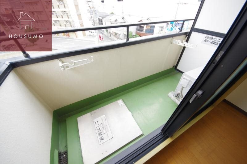 物件内観写真14　(外からの目が気にならないバルコニーで洗濯物が干せます)