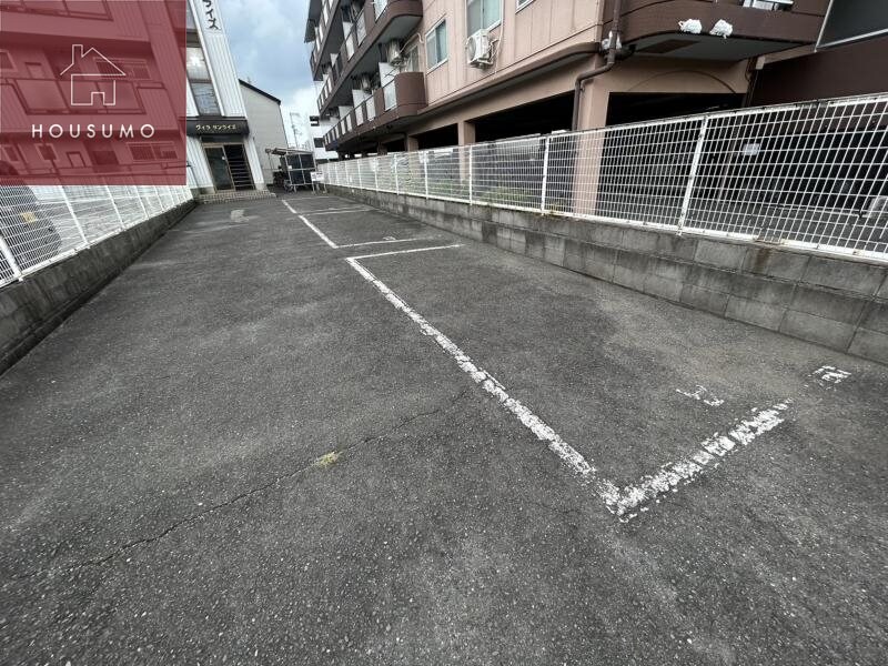 物件外観写真2　(駐車場です)