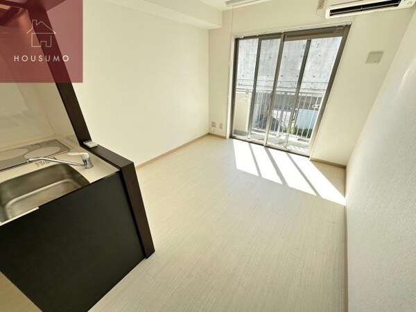 洋室(落ち着いた色調の洋室です)