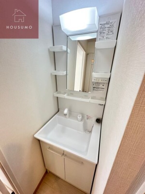 独立洗面台(独立洗面台、朝の身支度には欠かせません)