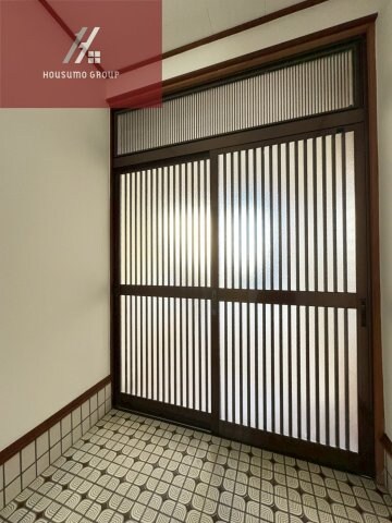 物件内観写真19　(収納もある玄関です)