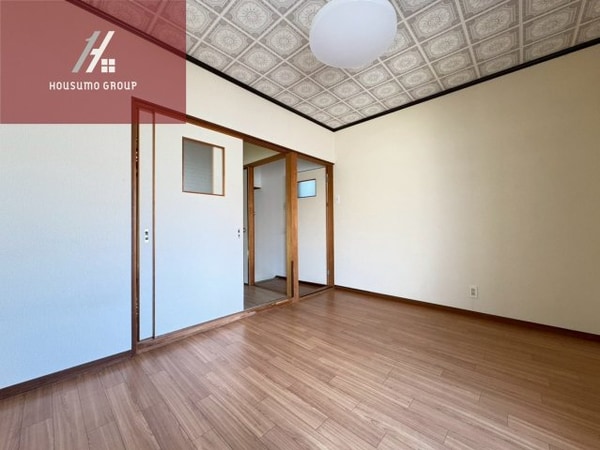 居室(おしゃれな居間です)