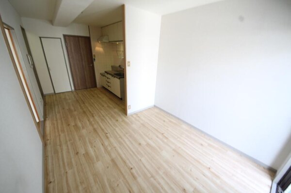 居室(ゆったり過ごせる居間です)