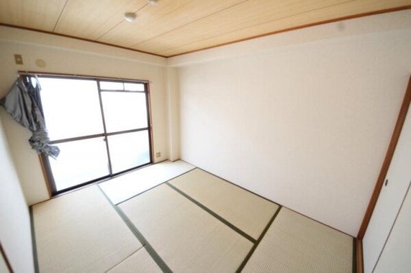 和室(い草の香りが落ち着く素敵な和室です)