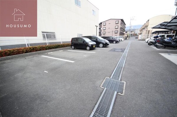 駐車場(駐車場に車を止められます)