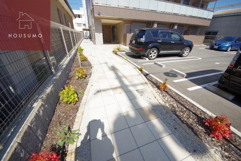 物件外観写真4　(外観は落ち着いています)