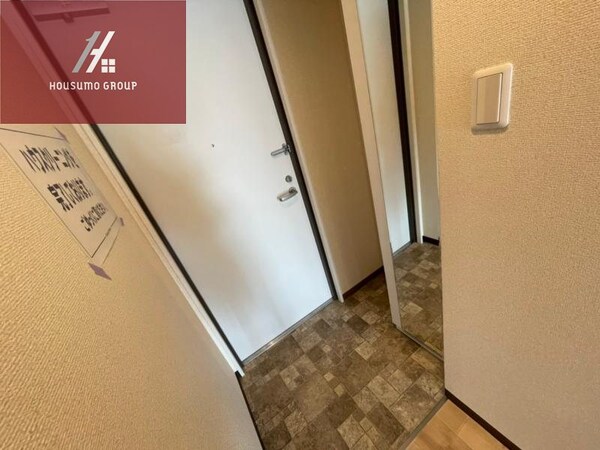 玄関(内装は落ち着いています)