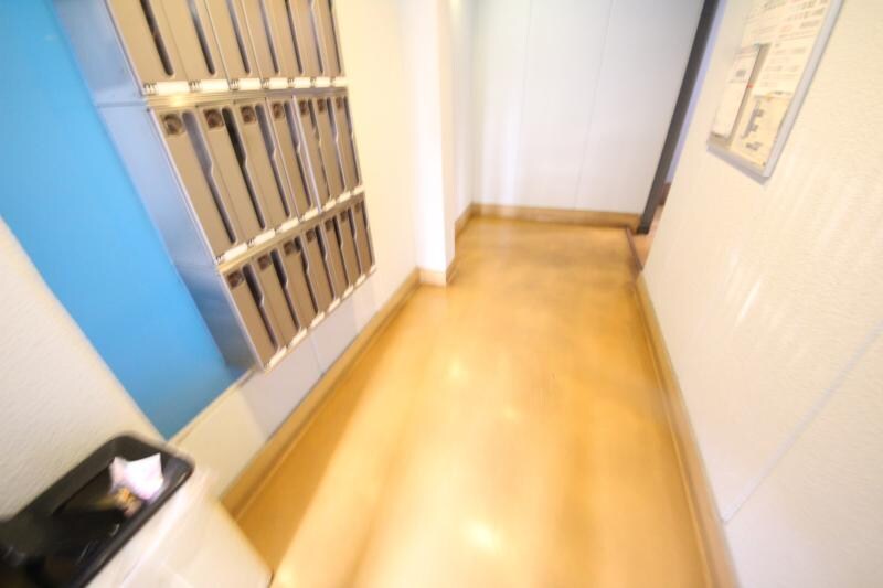 物件外観写真3　(清潔なロビーです)