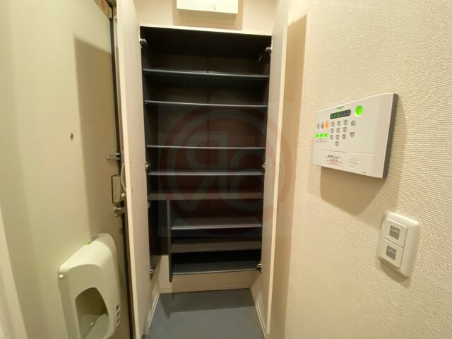 物件内観写真17　(たっぷりとした収納スペースです)