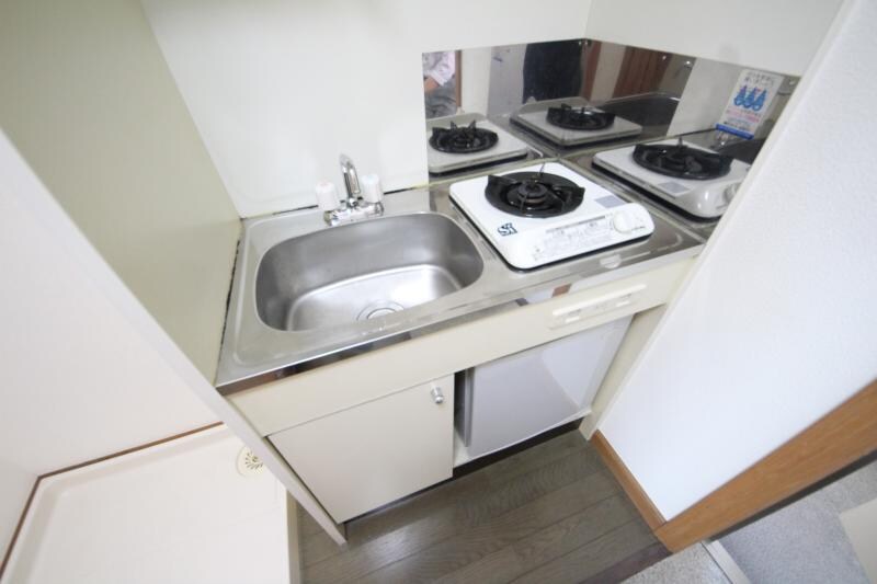 物件内観写真6　(コンパクトなキッチンで掃除もラクラク)