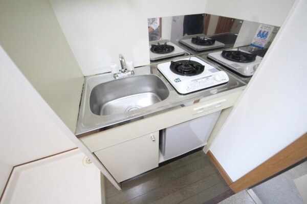 キッチン(コンパクトなキッチンで掃除もラクラク)