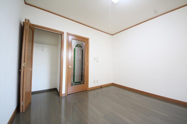寝室(使い勝手のいい寝室です)