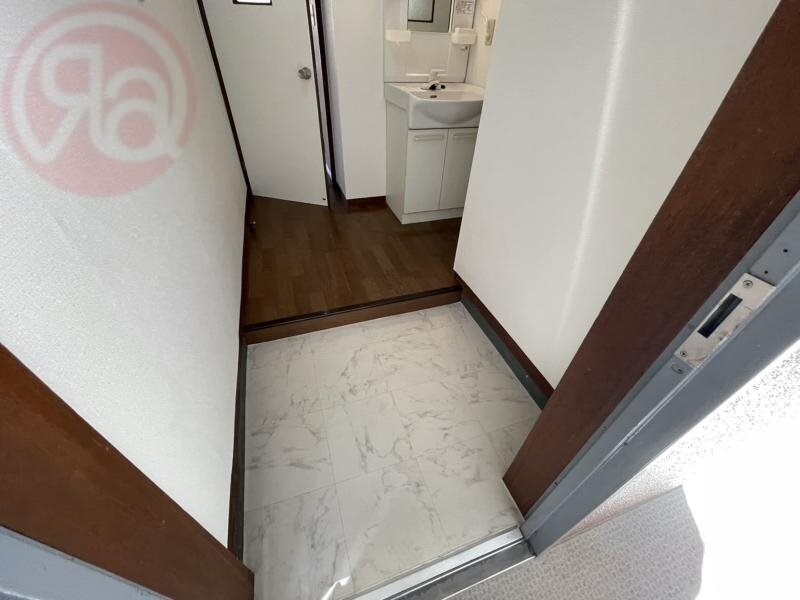 物件内観写真11　(収納もある玄関です)