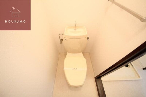 トイレ(落ち着いた色調のトイレです)