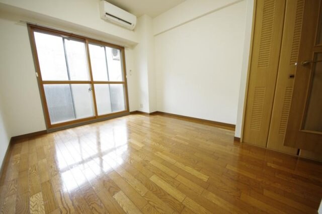 物件内観写真5　(使いやすい居間です)