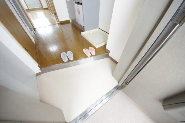 物件内観写真10　(ゆったりとした玄関です)