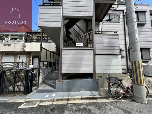 物件外観写真2　(毎日通るエントランスはこのようになっています)