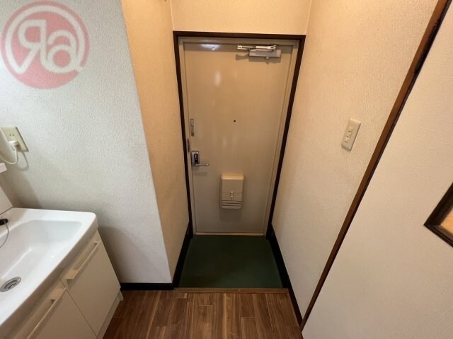 物件内観写真9　(シンプルで使いやすい玄関です)