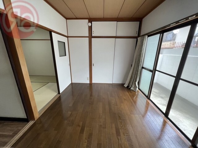 物件内観写真16　(おしゃれな居間です)