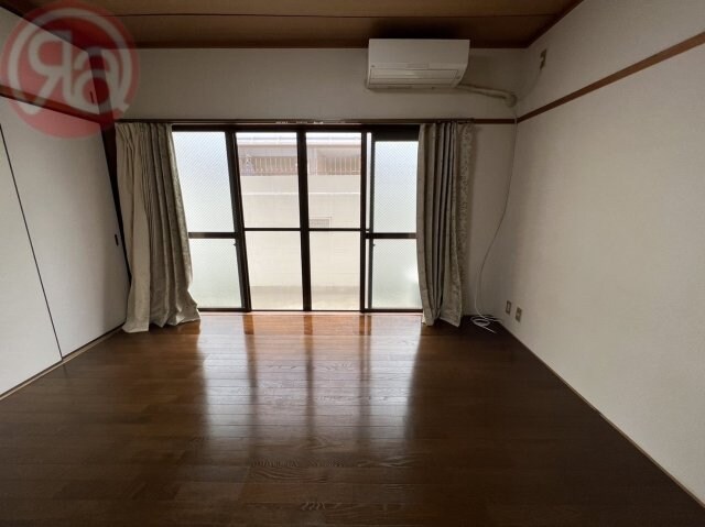 物件内観写真27　(落ち着いた色調の洋室です)