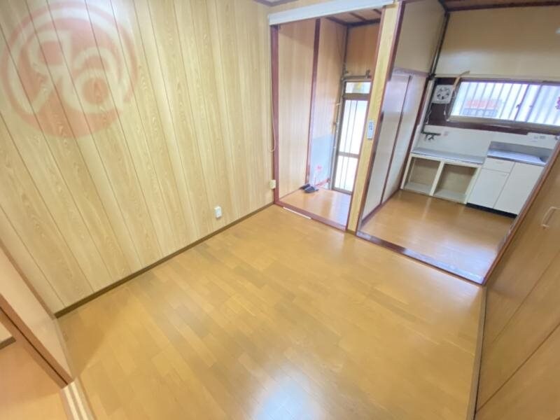 物件内観写真3　(ゆったりとした居間です)