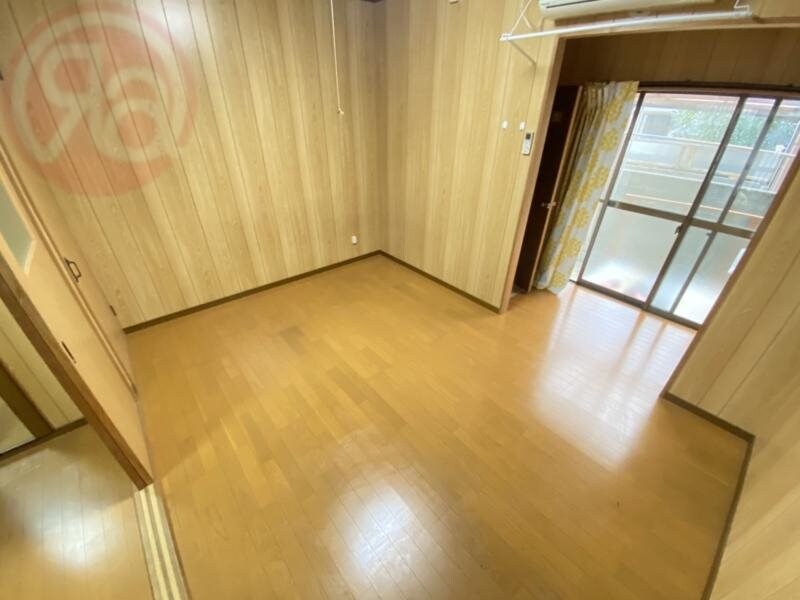 物件内観写真24　(個人の部屋や寝室として使える洋室です)