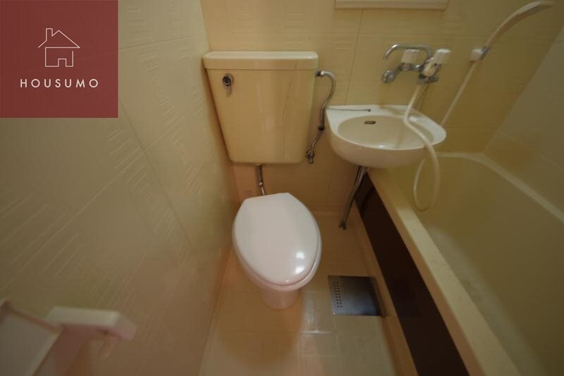 物件内観写真9　(落ち着いた色調のトイレです)