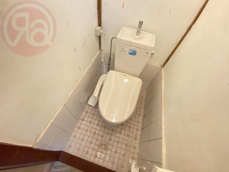 物件内観写真7　(落ち着いた色調のトイレです)