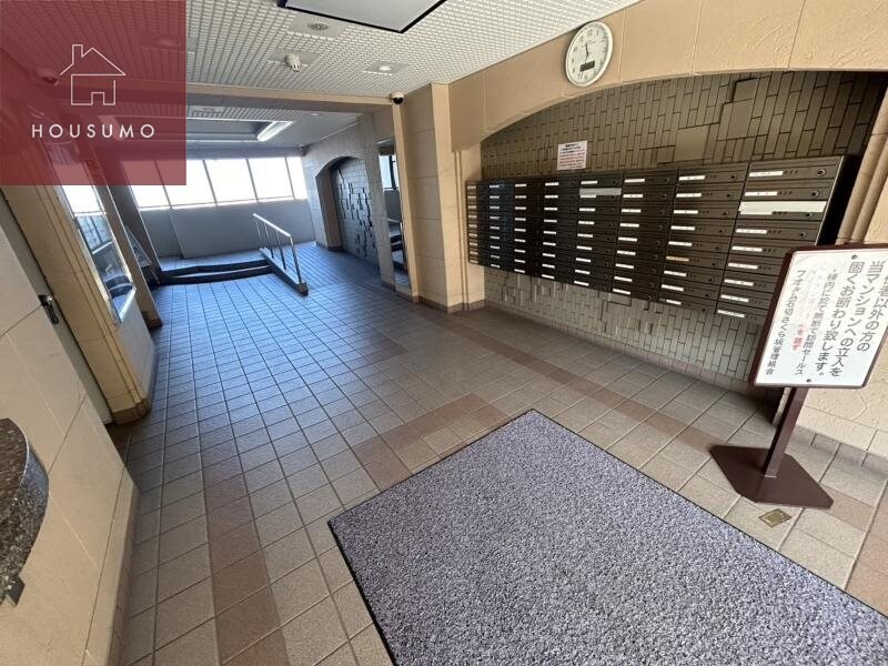 物件外観写真2　(ゆとりのあるロビーです)