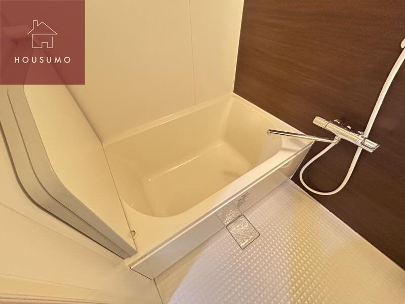 物件内観写真6　(日々の疲れを癒すお風呂付です)