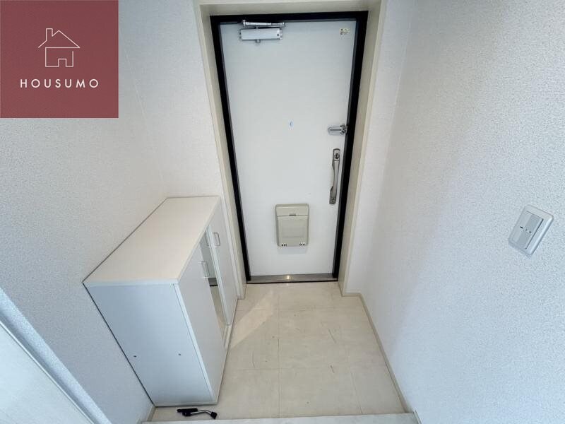 物件内観写真9　(収納もある玄関です)