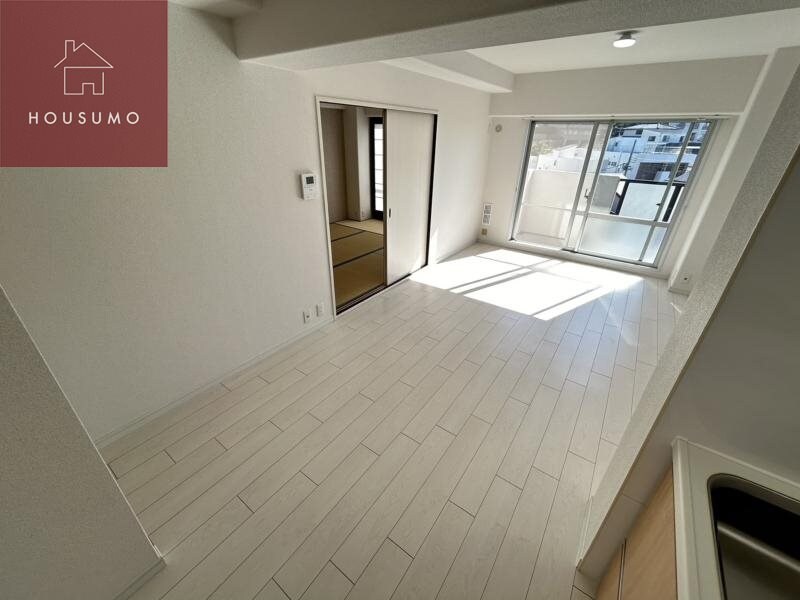 物件内観写真16　(ゆったりとした居間です)