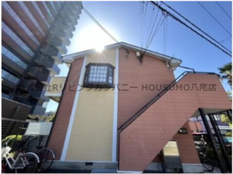 物件外観写真1　(外観は落ち着いています)