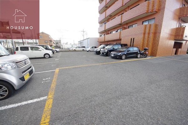 駐車場(駐車場に車を止められます)