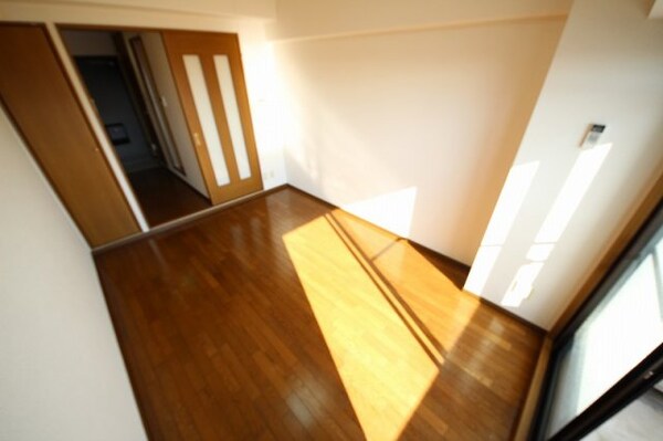 寝室(落ち着いて過ごせるお部屋なので、寝室にいかがでしょうか)