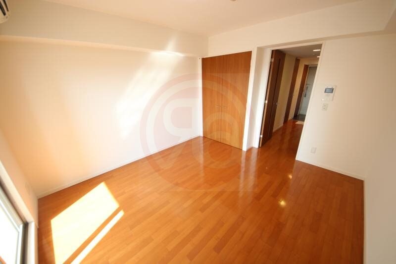 物件内観写真17　(明るい洋室です)