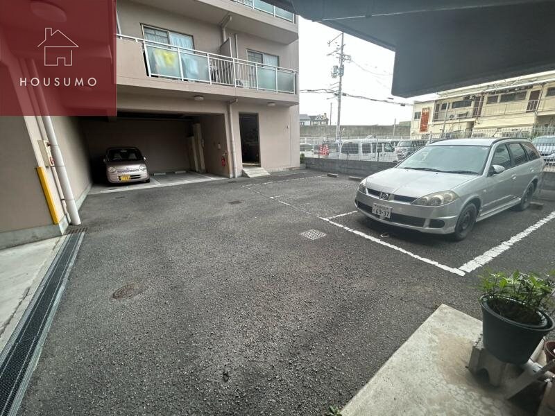 物件外観写真4　(駐車場完備です)