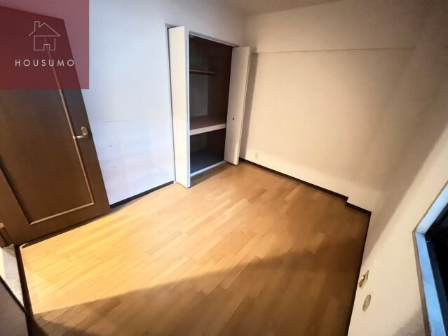 物件内観写真7　(使い勝手のいい寝室です)