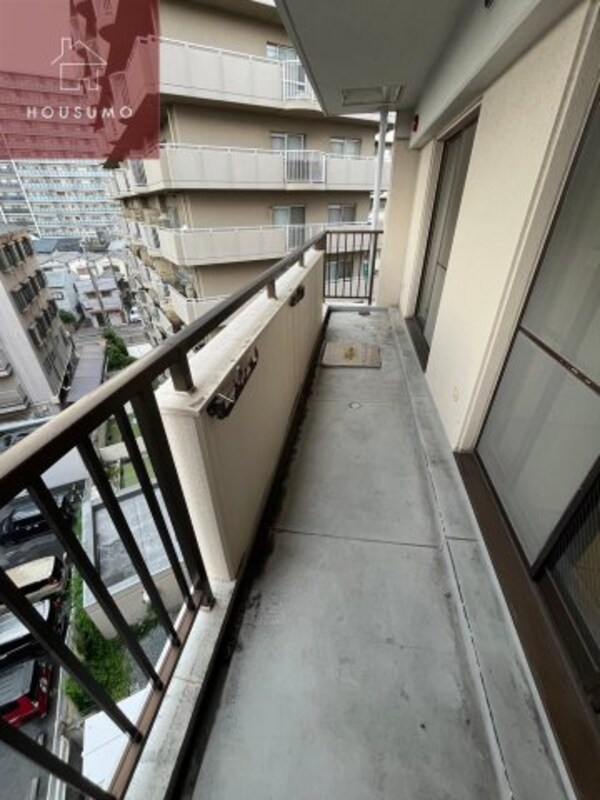 バルコニー(暖かな日差しのふりそそぐバルコニー)